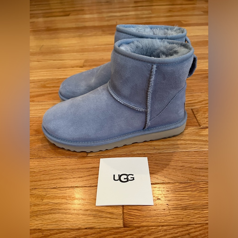 UGG Classic Mini ll Gray (FHA), Size 7 EXCELLENT CONDITION